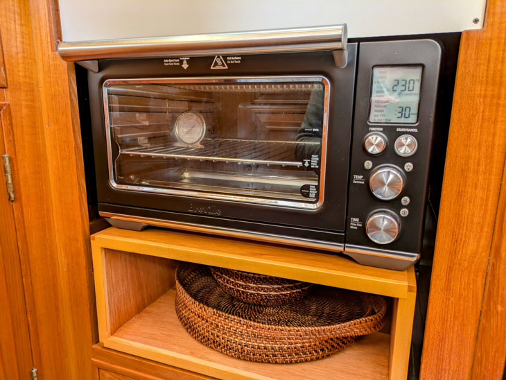 Galley microwave